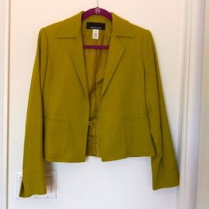 Never worn Jones New York cropped jacket. Size 6.